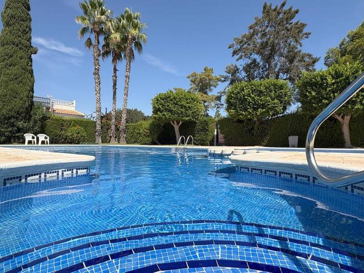 Bungalow para 6 personas, con piscina además de jardín y vistas en Los Alcázares