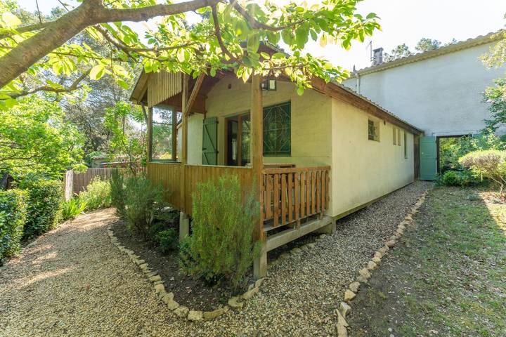 Vakantiehuis 'La Romarine' met verwarmd zwembad, wifi en airconditioning in Mondragon, Vaucluse