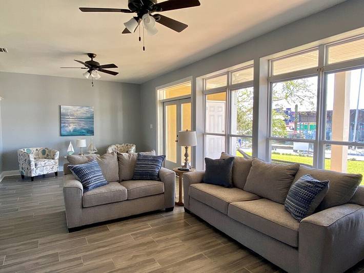 Vacation rental for 6 people, with balcony and yard by Orange Beach