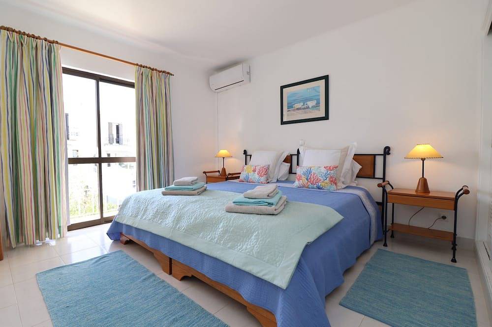 Appartamento intero, 2 Bedroom Apartment with Swimming pool at São Rafael Beach - Albufeira in Albufeira, Distretto di Faro