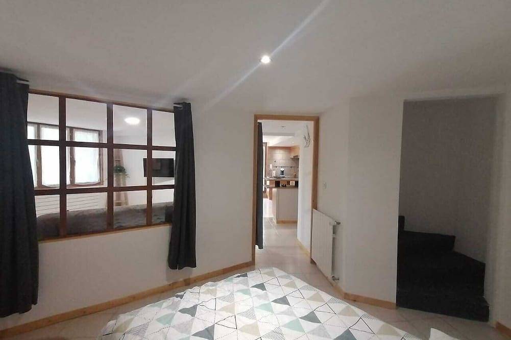 Appartement entier, Appartement cosy avec terrasse et vue sur le jardin à 3 minutes du lac in Sciez, Région de Thonon-les-Bains