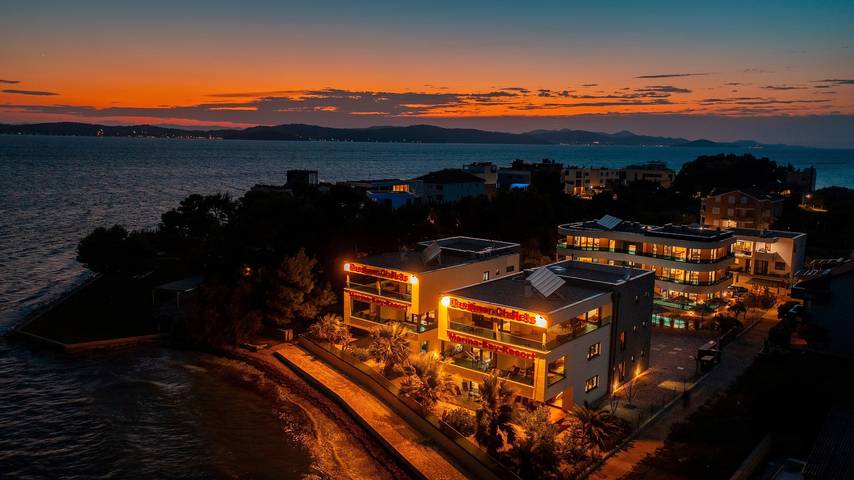 Apartament wakacyjny dla 4 osób, z balkon i basen w Sukosan