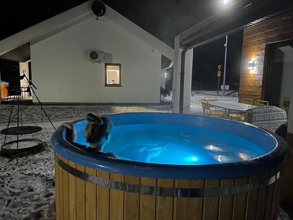 Dom dla 6 osób z jacuzzi in Jezioro Białe