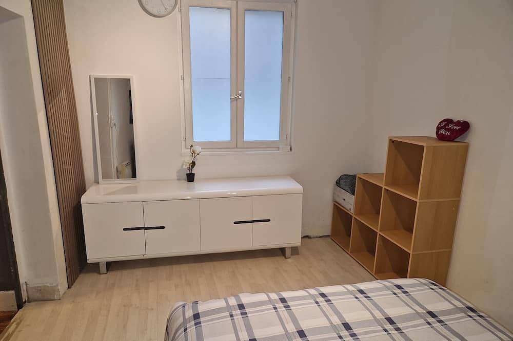 Apartamento entero, Small furnished apartment close to shops and tourist attractions  in Dole (Jura), Jura
