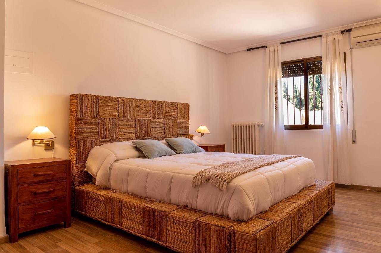 Gran Chalet céntrico con piscina y bbq privada a 5 minutos playa in Vistahermosa (Alicante), Alicante