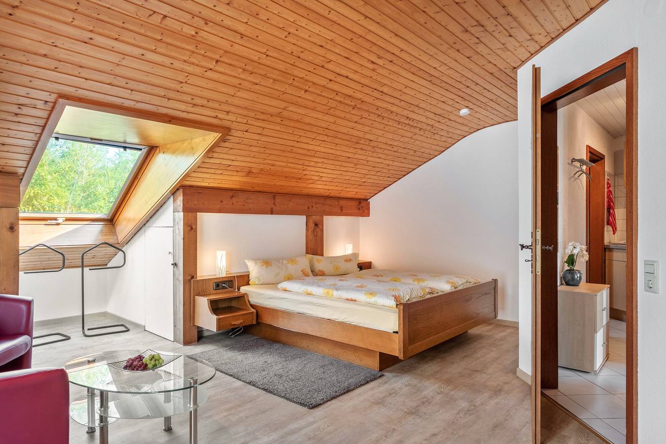 Ganze Wohnung, Ferienwohnung 6 mit Bergblick, großer Balkon und Wlan in Bad Bellingen, Südschwarzwald