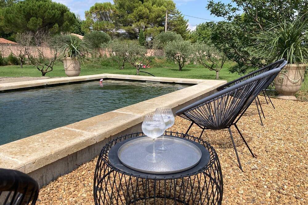 In a Mas in Provence in Entraigues-sur-la-Sorgue, Vaucluse