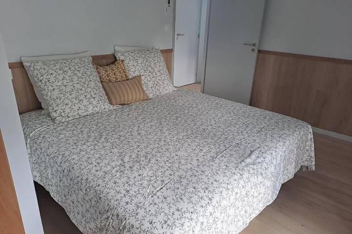 Location de vacances pour 8 personnes, avec terrasse et jardin à Salles-Courbatiès - 2