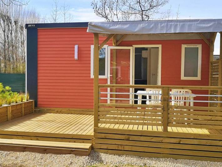 Mobil home pour 4 personnes, avec piscine et terrasse à Collias