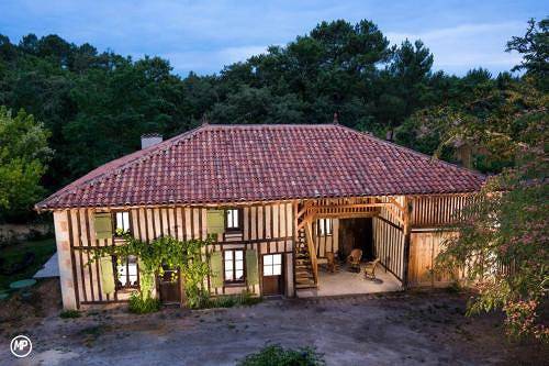Gîte pour 2 personnes, avec piscine et jardin ainsi que terrasse et jacuzzi en Nouvelle-Aquitaine