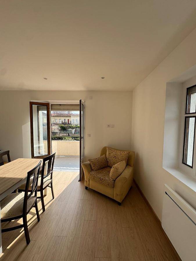 Gîte pour 4 personnes, avec Terrasse et Jardin à Saint-Priest - 3