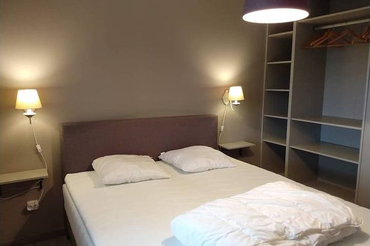 Gîte pour 2 personnes, avec terrasse ainsi que piscine et jardin à Chambonas - 2