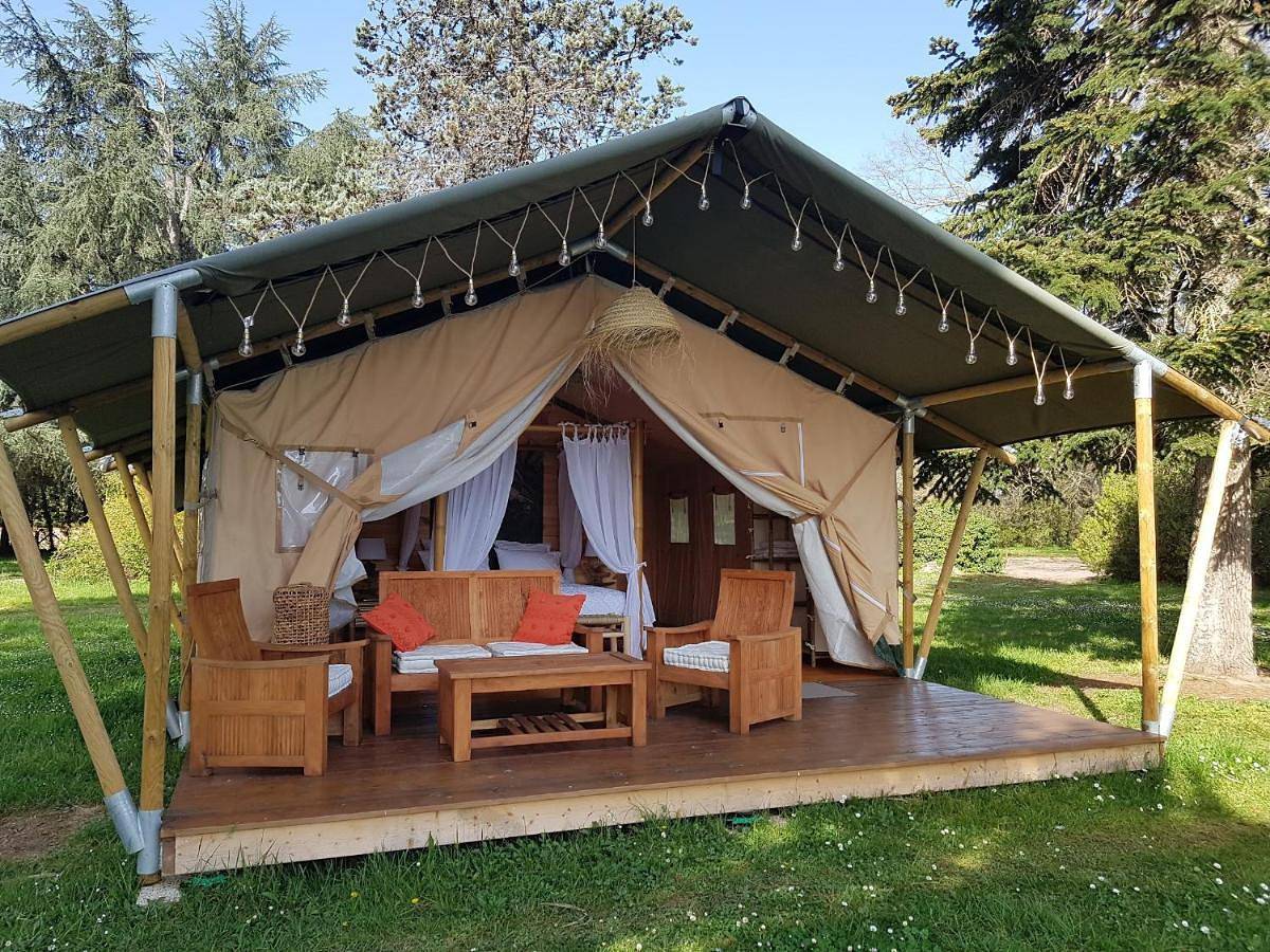 King Room with Lake View in Coutras, Région de Libourne