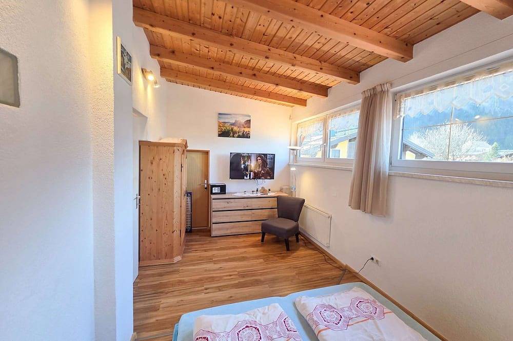 Ganze Wohnung, Ferienwohnungen Luttinger am Mühlbach – Helle Fewo mit Bergpanorama in Lechtaler Alpen, Bichlbach