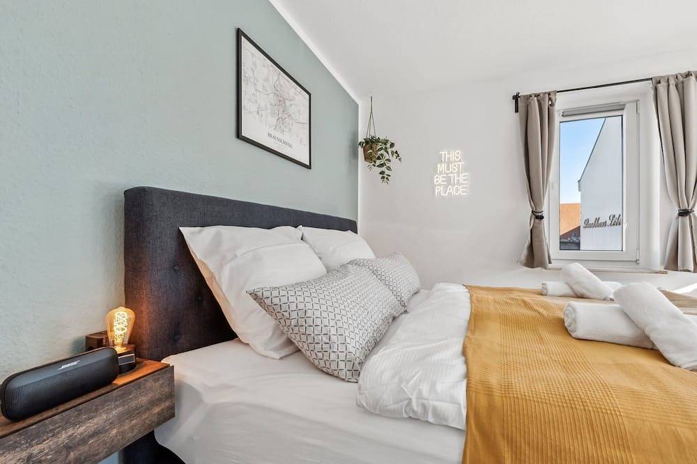 Entire apartment, Hellohome I Cosy City Studio with large Rooftop Terrace & Parking Space in Braunschweig (Germany), Brunswick Region