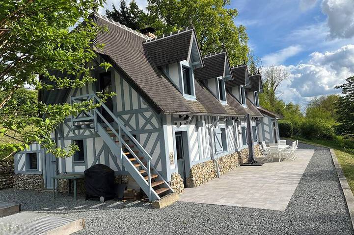 Location de vacances pour 8 personnes, avec Terrasse et Jardin à Saint-André-d'Hébertot