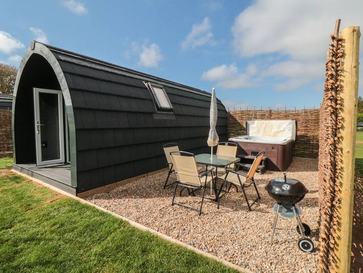 Hut for 4 people, with pool and garden, with pets - 1