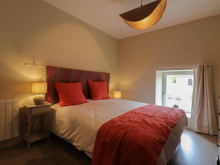 Location de vacances pour 8 personnes, avec piscine et jardin ainsi que jacuzzi et terrasse dans Le Bourg-Saint-Léonard - 4