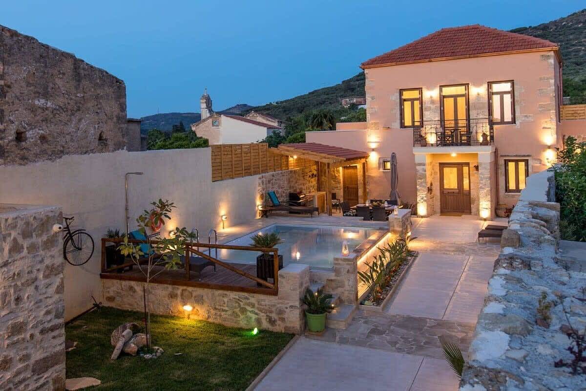 Villa pour 6 personnes avec balcon/terrasse in Région de la Canée