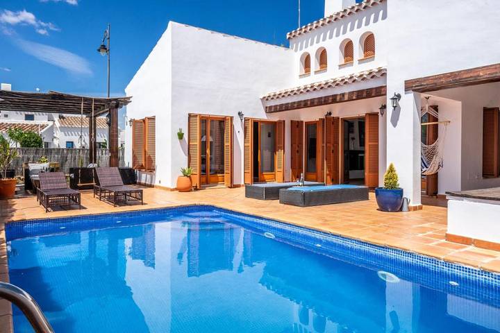 Chalet para 6 personas, con jardín y piscina, Se admiten mascotas en Murcia 