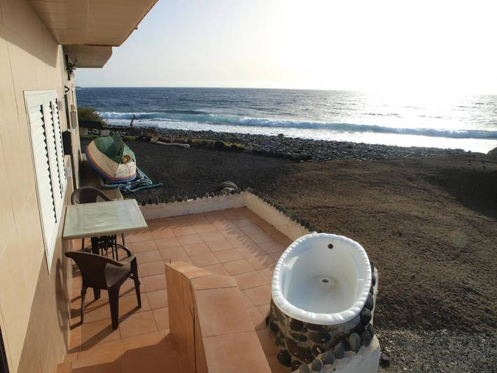 Vacation Home 'Sunrise Directly by the Sea' with Sea View, Private Terrace and Wi-Fi in Playa del Río (Granadilla de Abona), Arico