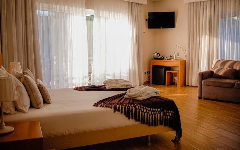 Hotel para 3 personas, con Balcón y Terraza además de Jacuzzi y Jardín en Luso - 2