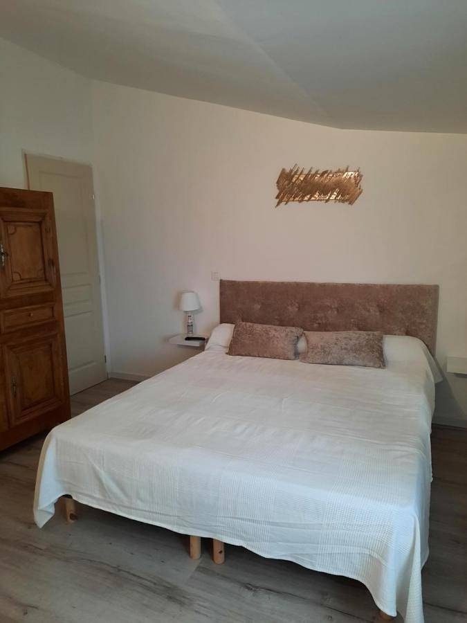King Room with Garden View in Venasque, Parc naturel régional du Mont-Ventoux
