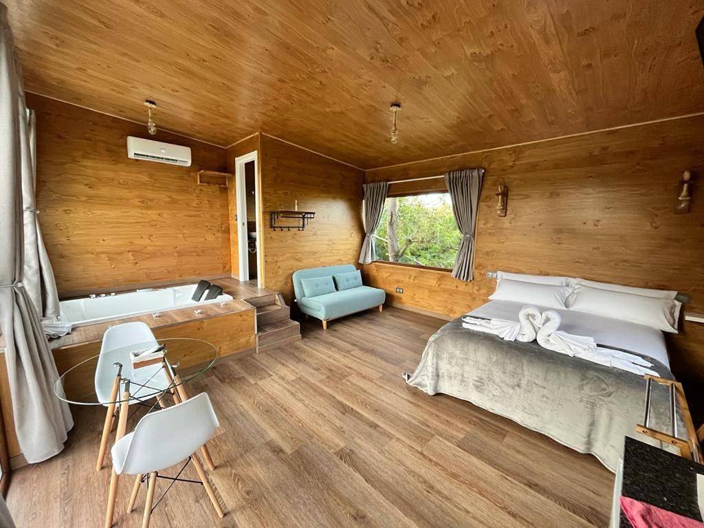 Suite with Spa Bath in Mazaricos, Costa de Galicia