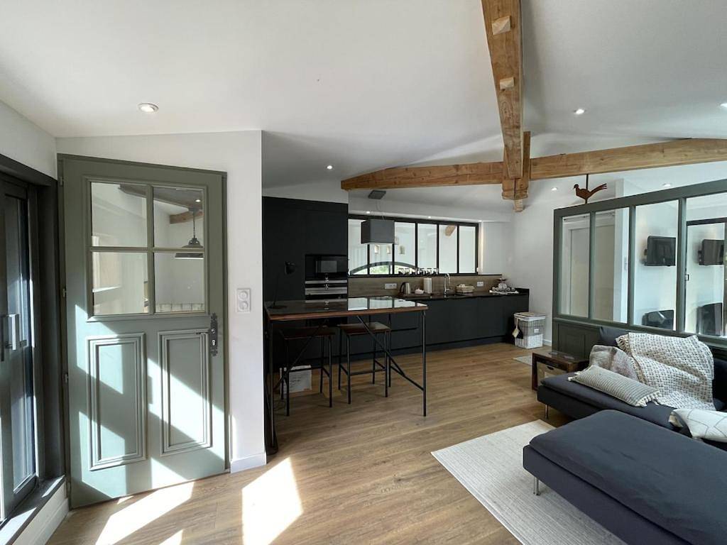 Appartement entier, One-Bedroom Apartment in Andrézieux-Bouthéon, Montbrison