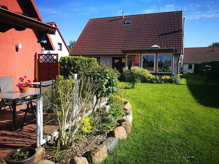 Ferienwohnung für 3 Personen, mit Terrasse und Garten in Lobbe