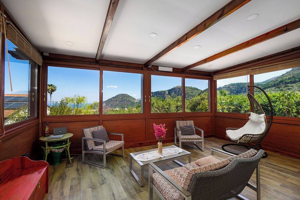 🌅 Villino Sally – Panoramic Retreat Among the Hills of Sorrento 🌿 in Piano di Sorrento, Sorrento Coast