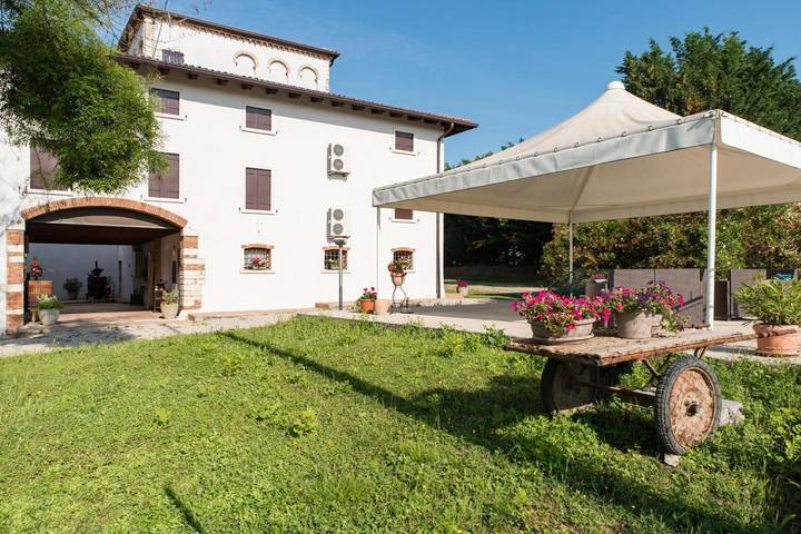 Ferienwohnung für 4 Personen, mit Garten in Lazise