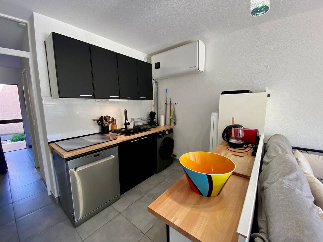 Studio entier, Studio cabine rénové à 250m de l'étang de Thau avec jardinet et parking privé in Mèze, Côte d'Améthyste