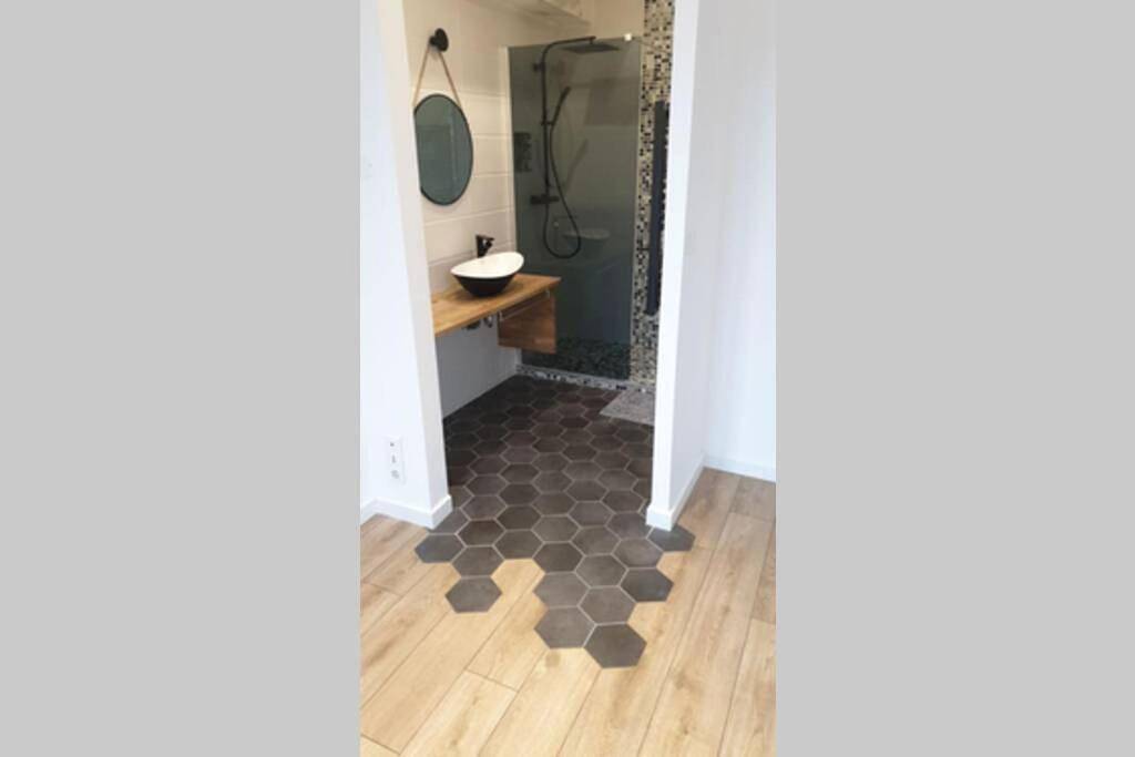 Appartement entier, Two-Bedroom Apartment in Salernes, Région de Draguignan