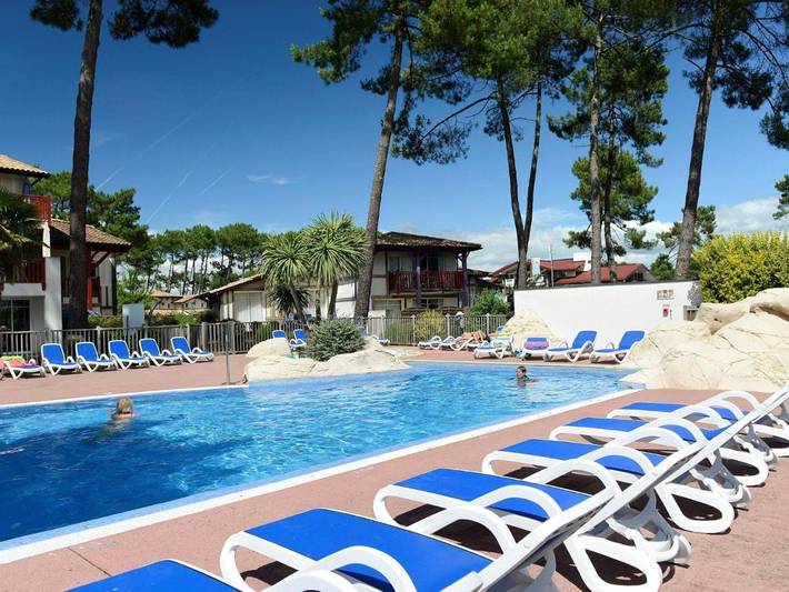 Location de vacances pour 8 personnes, avec terrasse ainsi que jardin et piscine dans Golf Blue Green Gujan - 2