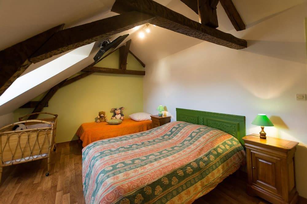 3 *** Alojamiento clasificado ubicado cerca del zoológico de la flecha. 11 camas. Precio base 99 € / 6 por persona. in Savigné-sous-le-Lude, Valle del Loira