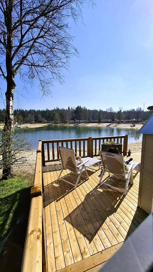 Ferienhaus für 5 Personen, mit Terrasse und Pool sowie Seeblick und Ausblick