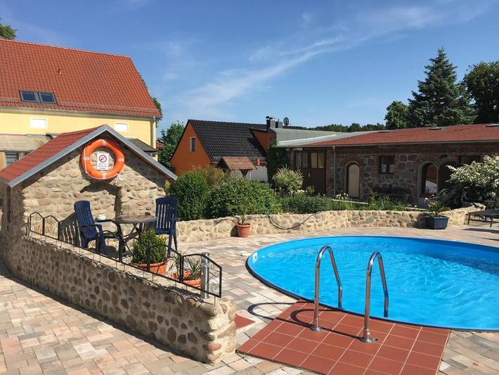 Ferienhaus für 4 Personen, mit Terrasse und Garten sowie Pool und Ausblick