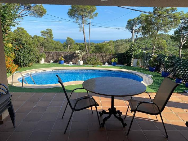 Casa de vacaciones para 4 personas, con vistas al mar además de jardín y piscina - 1