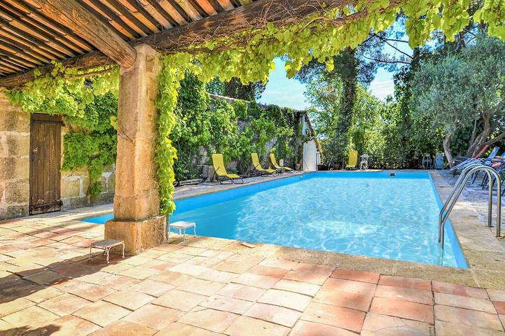 Location de vacances pour 8 personnes, avec jardin à Sernhac
