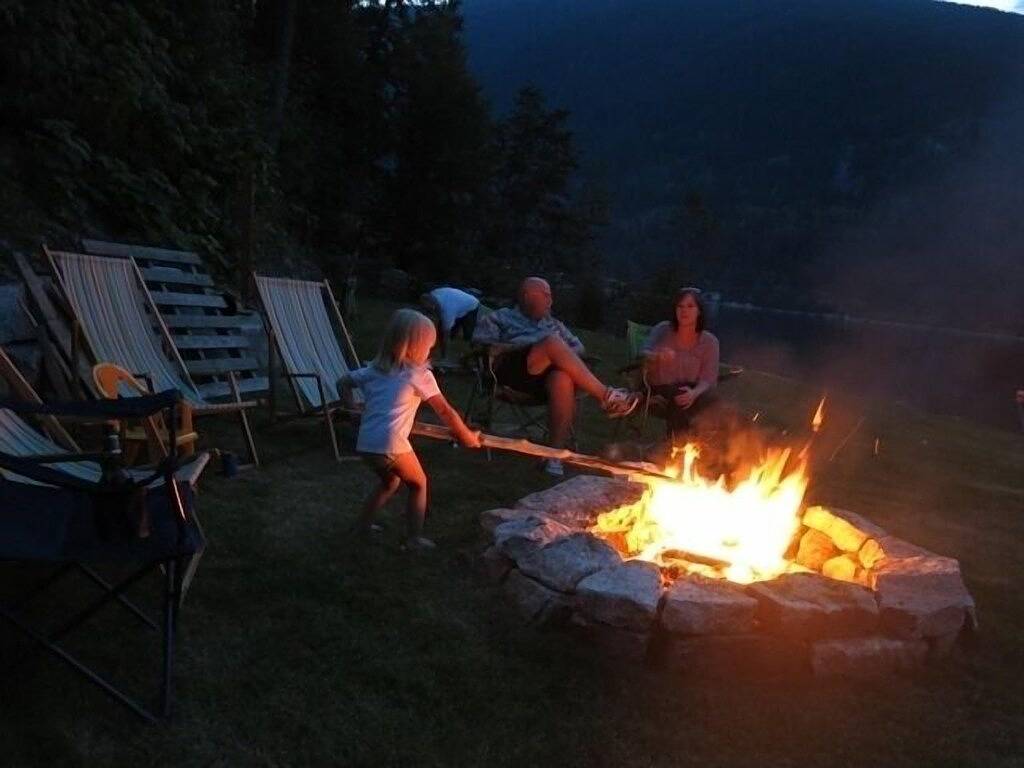 Ganze Wohnung, Loft Suite ~ Ein Rückzug über alles. in Whitewater Ski Resort
