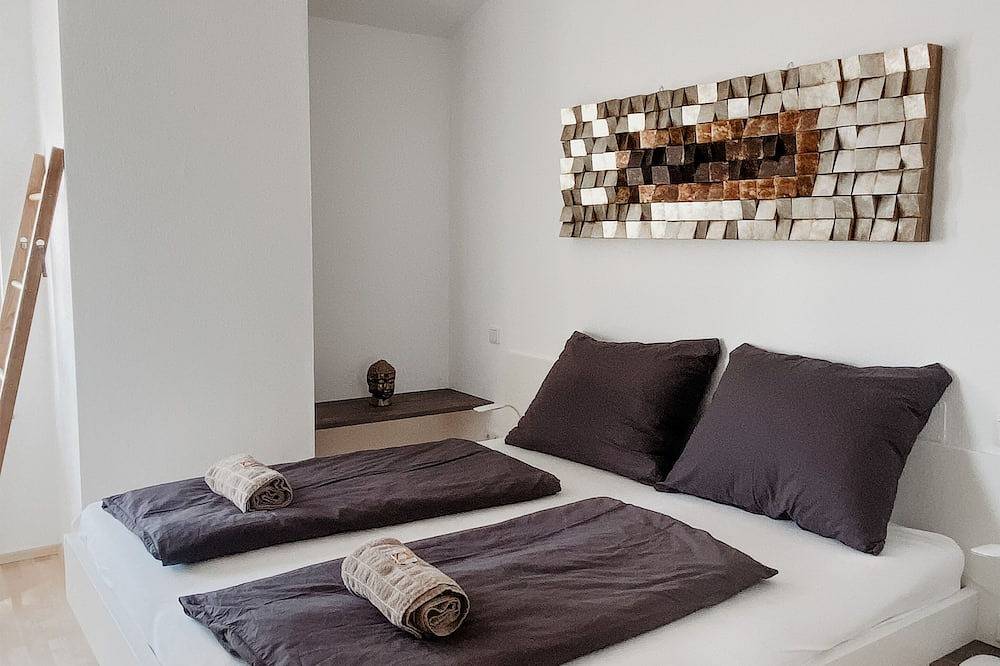 Ganze Wohnung, Penthouse-Apartment mit Seeblick und Seezugang in Ruhelage Veldens in Velden am Wörther See, Villach-Land