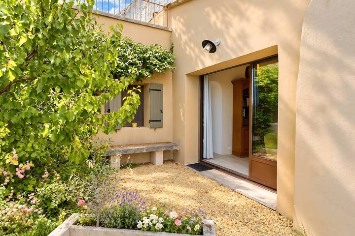 Charming House with Stunning Views and Rooftop Terrace in Lioux, Parc naturel régional du Luberon
