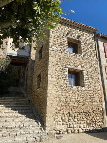 Gîte pour 4 personnes, avec terrasse, animaux acceptés à Saint-Martin-de-Castillon