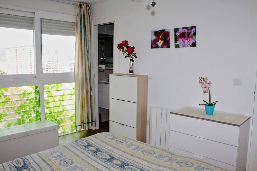 Geheel appartement, 6 P, 2 Slaapkamers, 2 Badkamers, Gratis Wifi, Zwembad, Parkeren, Prachtig Uitzicht, Ponien in Benidorm, Costa Blanca