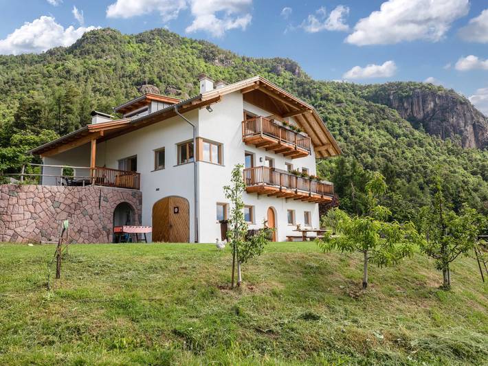 Appartamento intero, Appartamento vacanze "Latemar - Wernerhof" con vista montagna, balcone e giardino in Cologna di Sotto, San Genesio Atesino