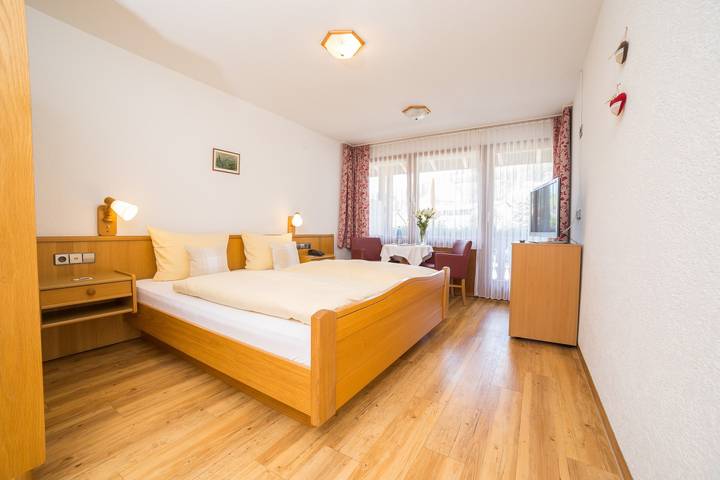 Hotel- Pension Enzian, Doppelzimmer mit Balkon oder Terrasse inklusive Frühstück in Todtnauberg (Todtnau), Todtnau