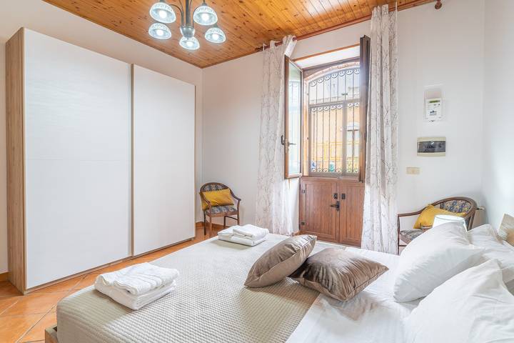Apartamento entero, Apartamento vacacional "Casa D e G in Borgata" con terraza compartida y Wi-Fi in Siracusa, Provincia de Siracusa
