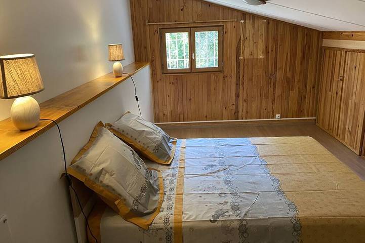 Location de vacances pour 9 personnes, avec terrasse et jardin à Puycelsi - 4