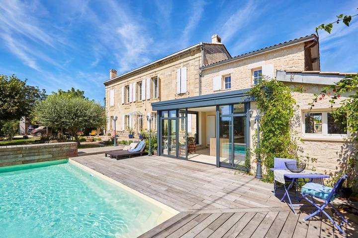 Cottage pour 2 personnes, avec piscine et jardin à Aubie-et-Espessas
